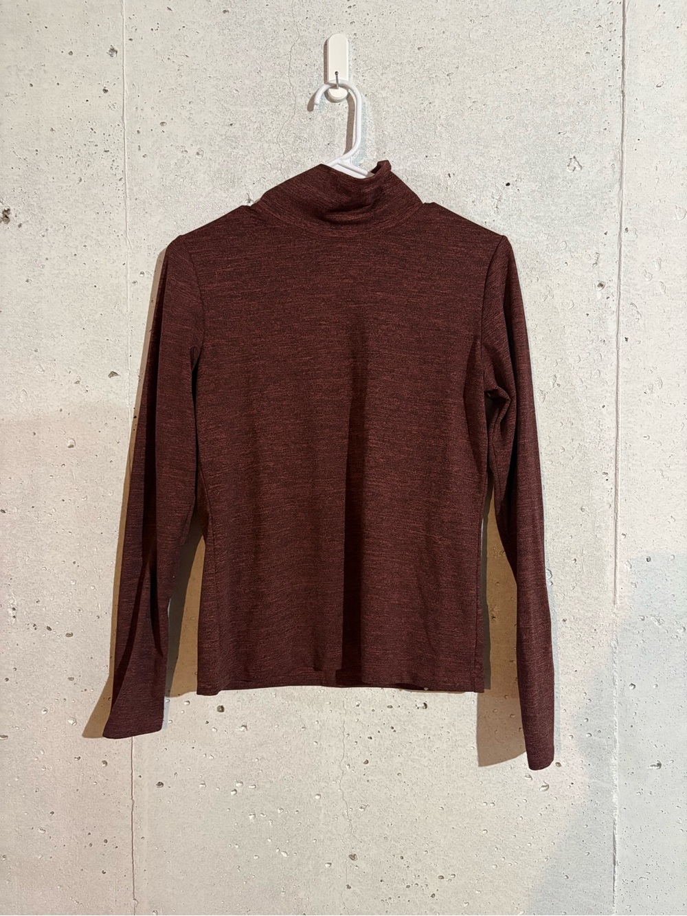 Lucy Activewear Long Sleeve Turtleneck Active Top | Size: Medium
